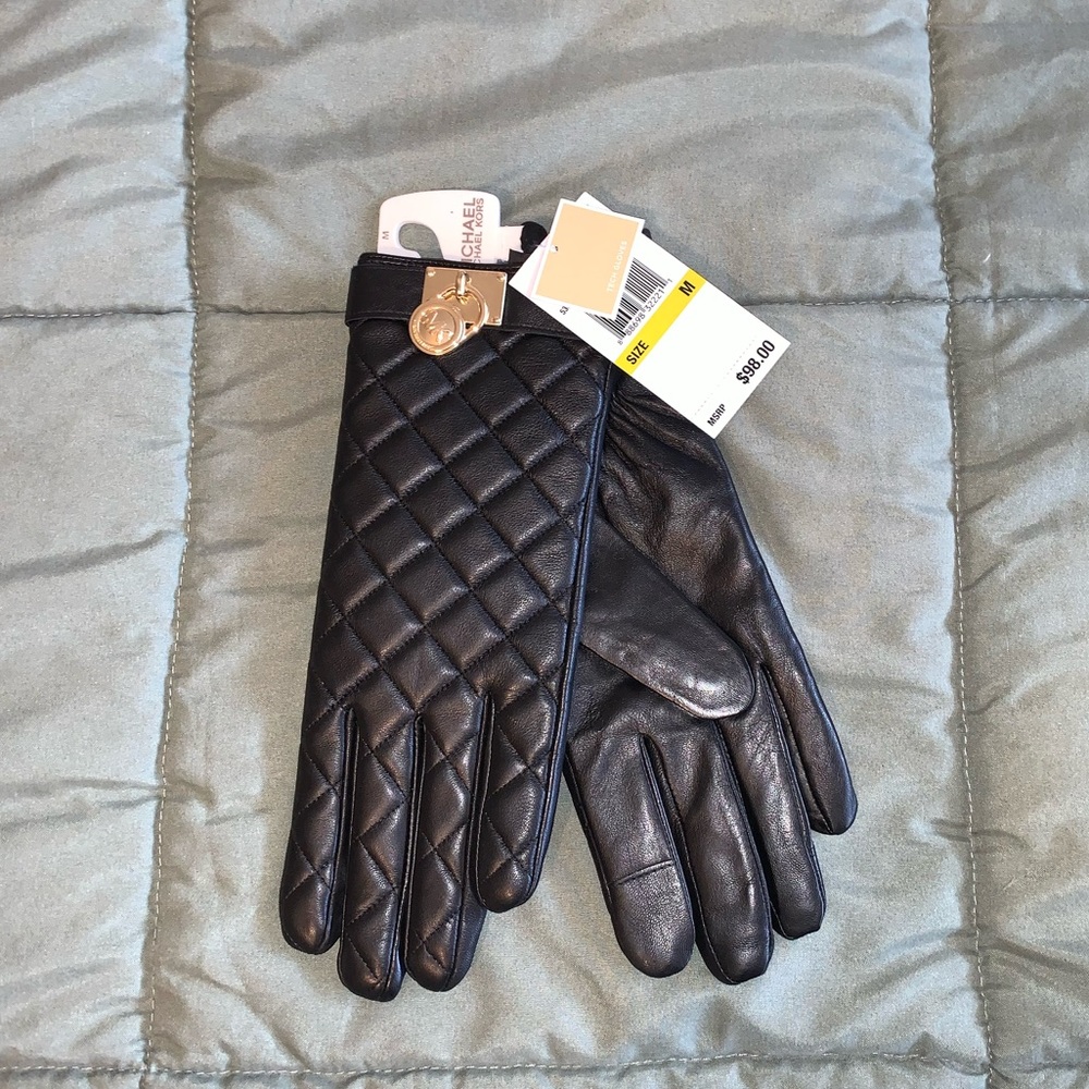 NWT MICHAEL KORS TECH GLOVES SIZE MEDIUM